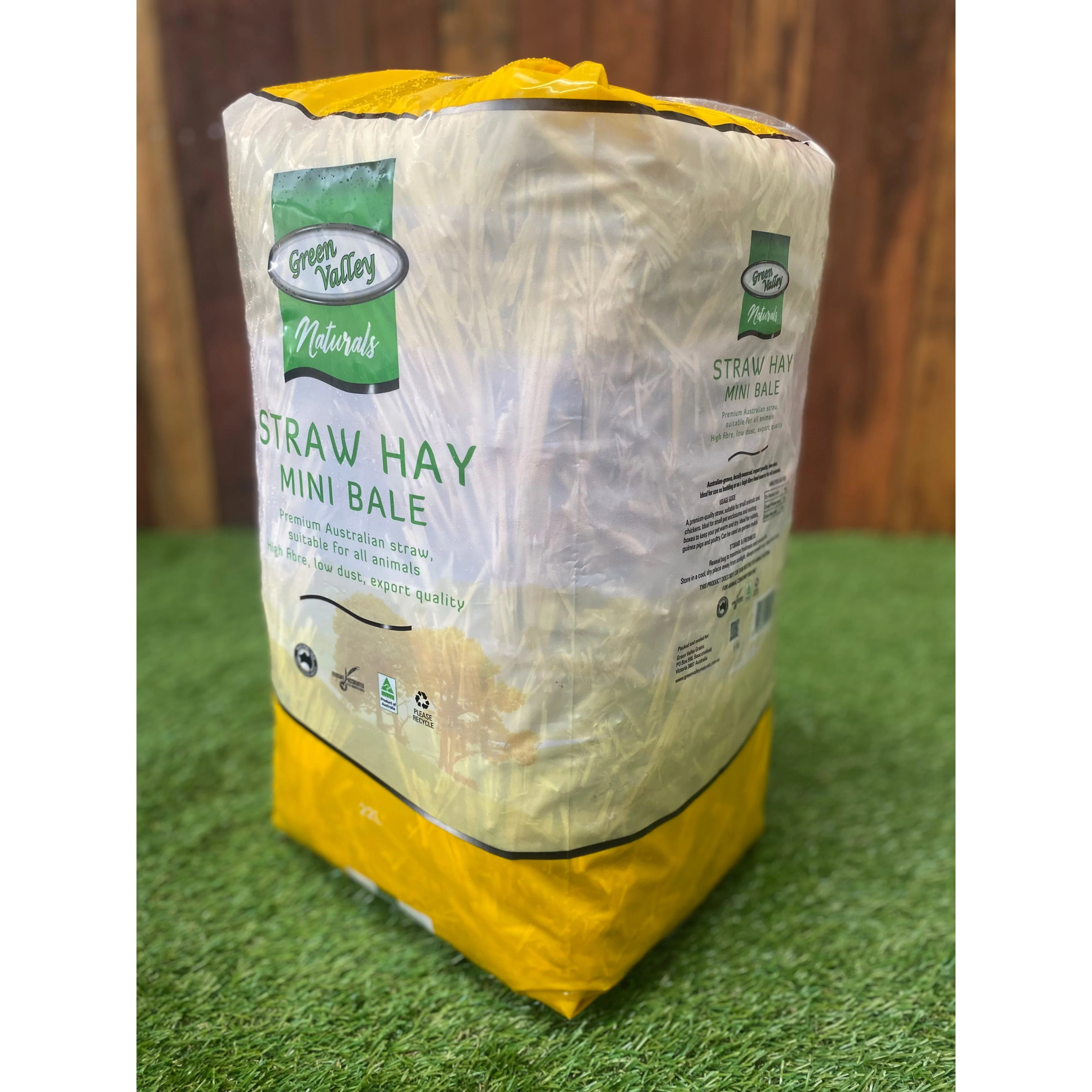 Green Valley Naturals Straw Hay Mini Bale for Small Animals and Birds 22L - Image 2