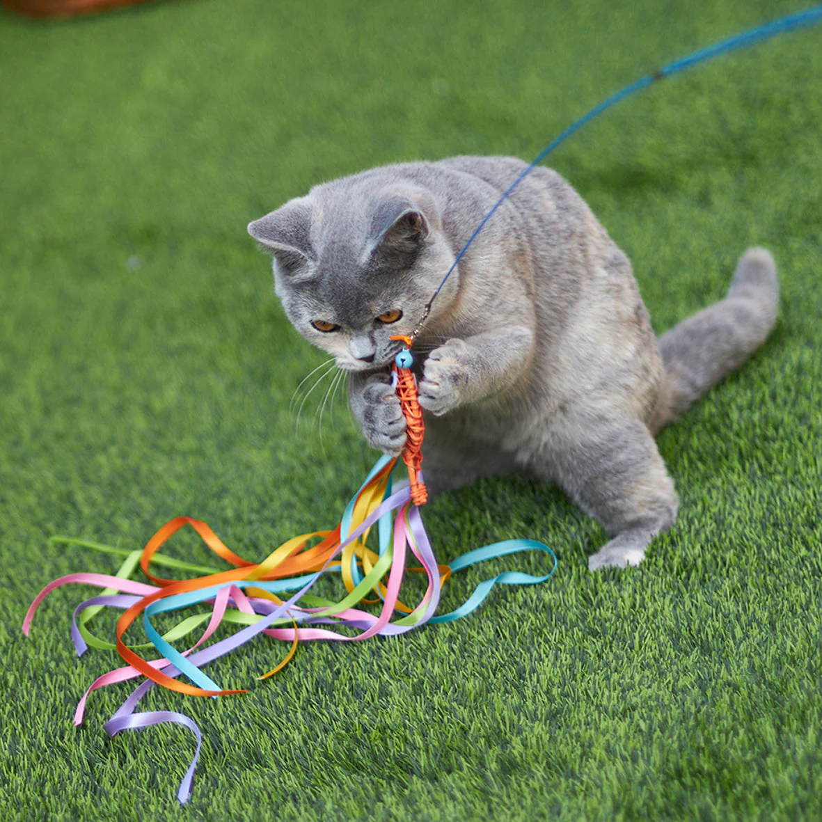 Kazoo Streamer Fish Play and Catch Wand Cat Toy - Image 5