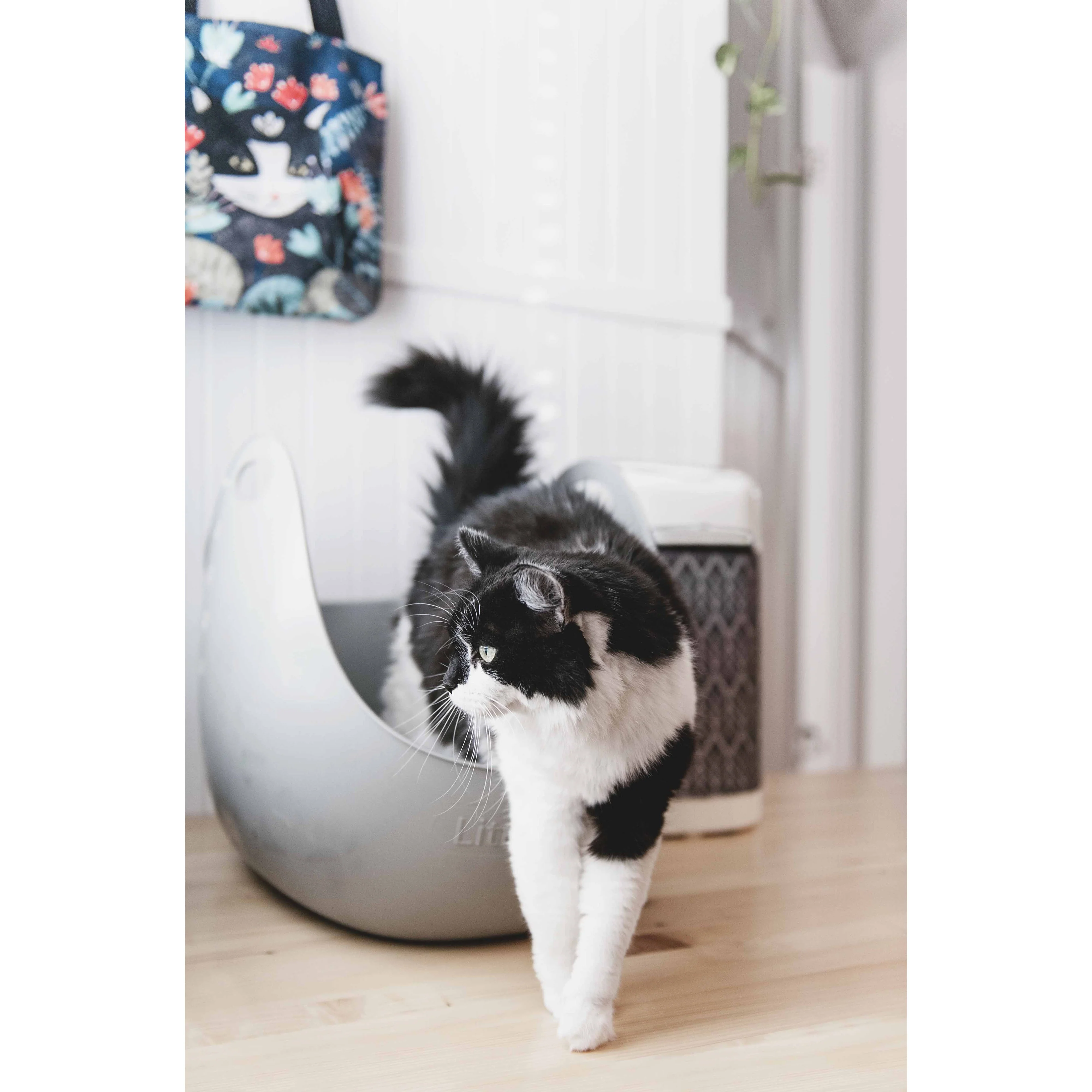LitterLocker Cat Litter Box with Scoop Grey - Image 6